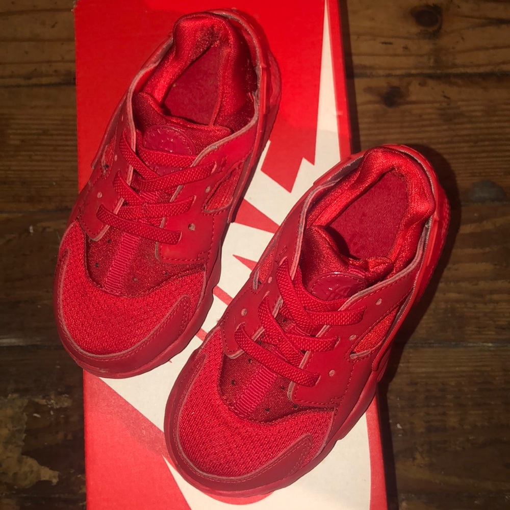 Nike Huarache run 9c RED GENTLY WORN